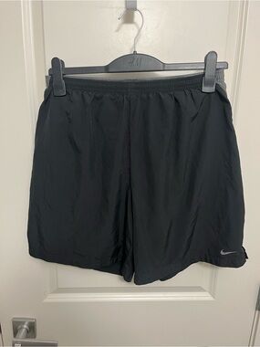 Nike Fit DRY Black Men's Lined Athletic Shorts in size L